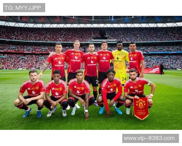 曼联官方社交媒体发布2025-26赛季全家福照男足女足同框合影