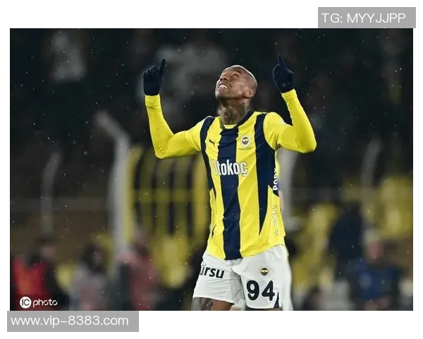 塔利斯卡完美帽子戏法展现转型中锋实力三次抢点三次破门左右脚头球俱佳