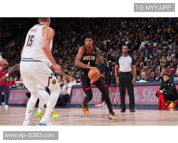 克拉克斯顿半场表现惊艳6投5中贡献12分2篮板2助攻1抢断2盖帽助球队领先 克拉克斯顿半场表现惊艳6投5中贡献12分2篮板2助攻1抢断2盖帽助球队领先